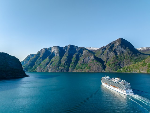 Die Sky Princess im norwegischen Aurlandsfjord. Foto: Princess Cruises