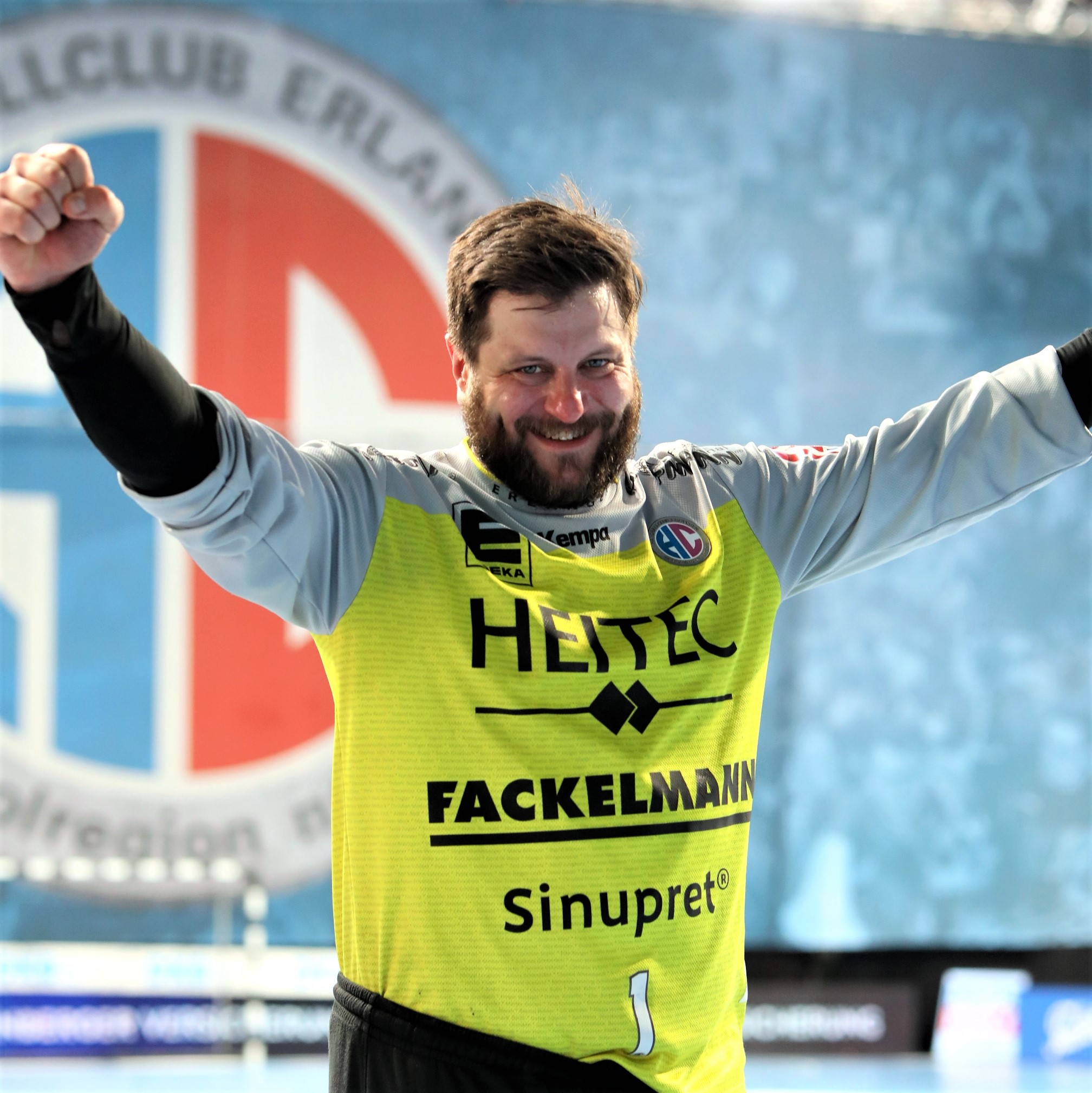 (© Jocki_Foto, Erlangen) „Eine Bank“: Martin Ziemer im Tor des #HCE mit unglaublichen 21 Paraden