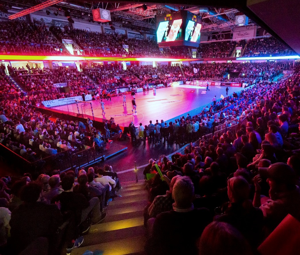 (Foto: HJKrieg, Erlangen) Handball-Bundesliga: packender Sport und tolle Stimmung in der ARENA