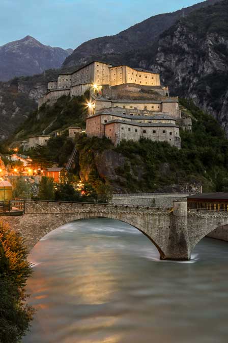 Bard und das Forte di Bard, Aostatal © Foto archivio Regione Autonoma Valle d'Aosta