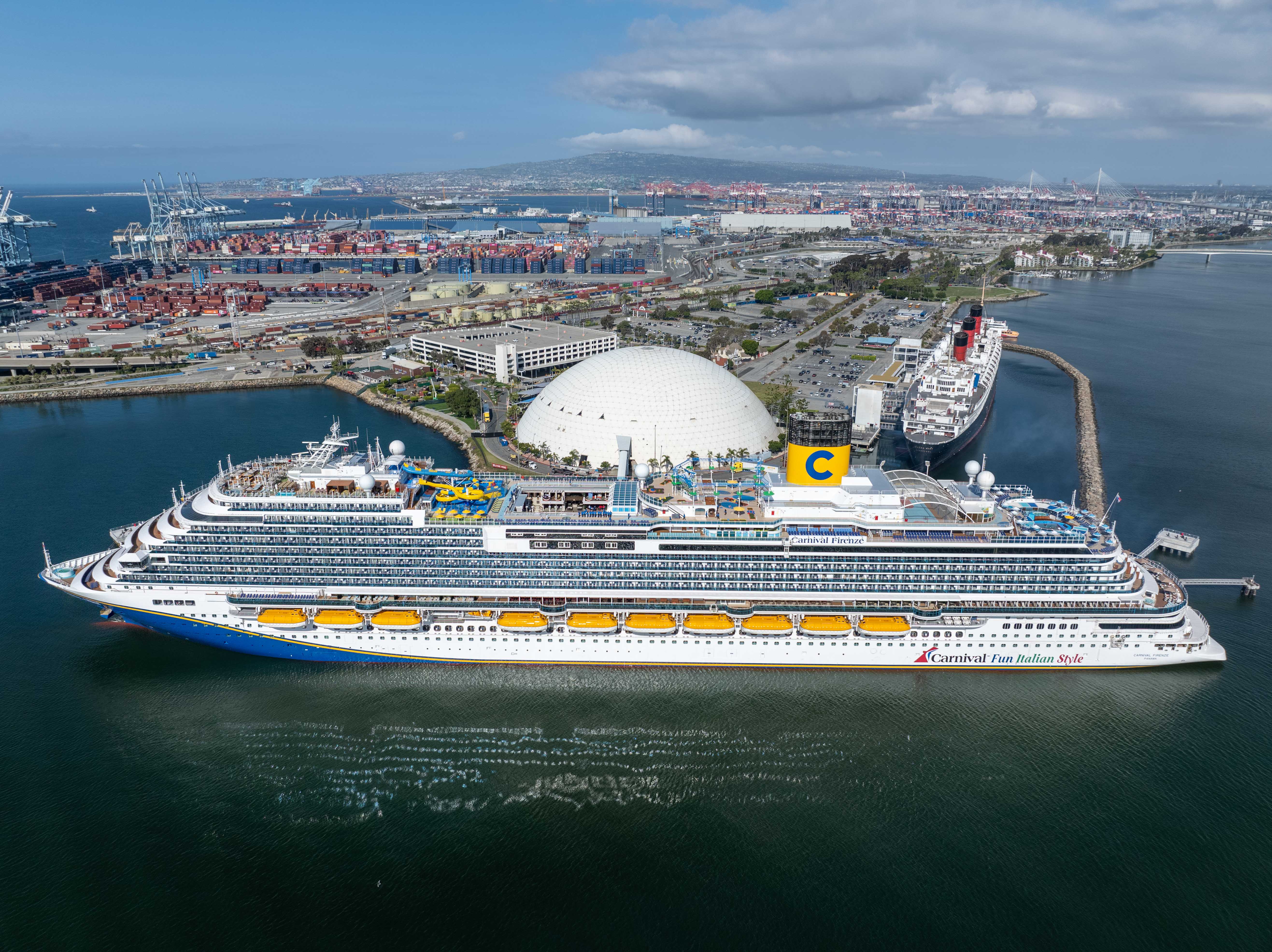 Die Carnival Firenze im Hafen von Long Beach. Foto: Carnival