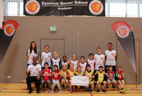 Martin Rietsch spendet mit der Dynamic Soccer School zugunsten des verunglückten Hakan Bicici