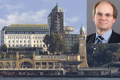 Rechtsanwalt Michael Werner informiert im Hotel Hafen Hamburg über das neue Vergaberecht