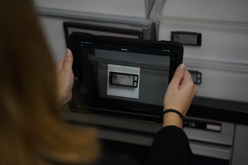 elektronische Etiketten aktualisieren sich per Funk automatisch und sind auch von Barcodescannern lesbar