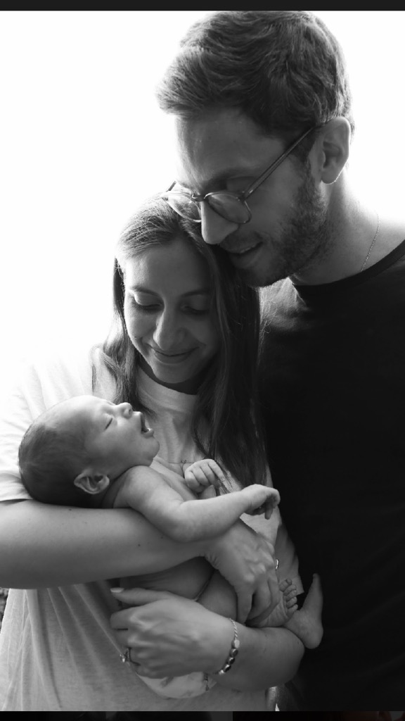 myLotus Fertilitätsmonitor hilft Frauen, die Probleme haben, schwanger zu werden - wie die Geburt des ersten myLotus Babys in Großbritannien zeigt.