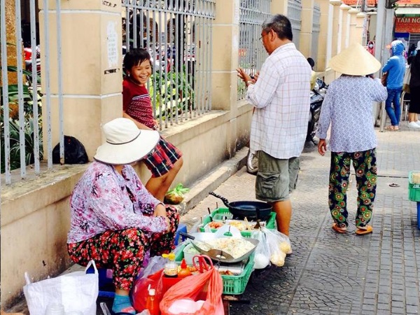 fliegender Händler in Ho Chi Minh Stadt - eingefangen von Thy Lai