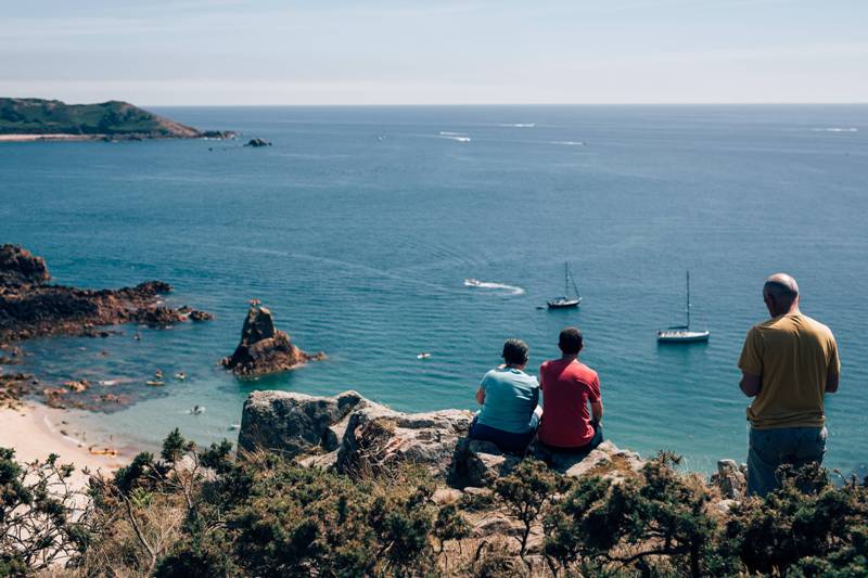 Jerseys wunderbare Küsten (hier Beauport Bay) kan man auch ohne dickes Portemonnaie genießen. Foto: Visit Jersey