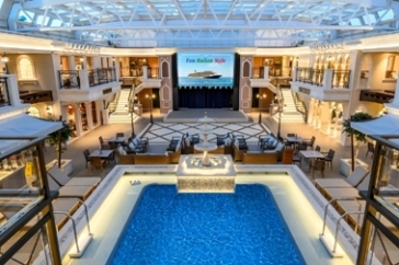 Das Lido-Deck der Carnival Venezia verfügt über ein bewegliches Glasdach. Foto: Carnival Cruiuse Line