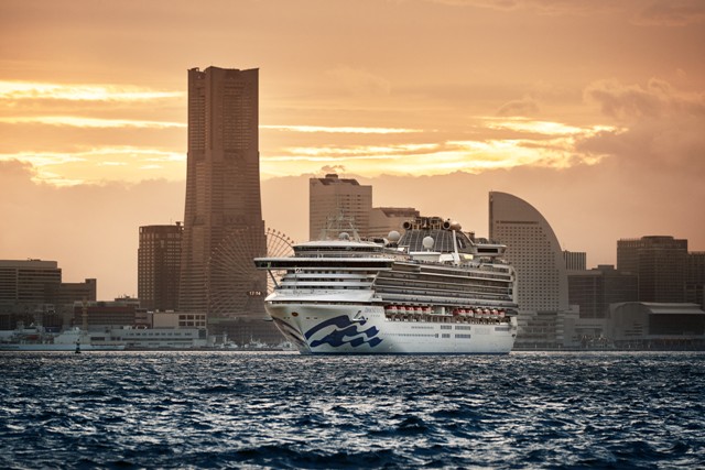 Die Diamond Princess vor Yokohama