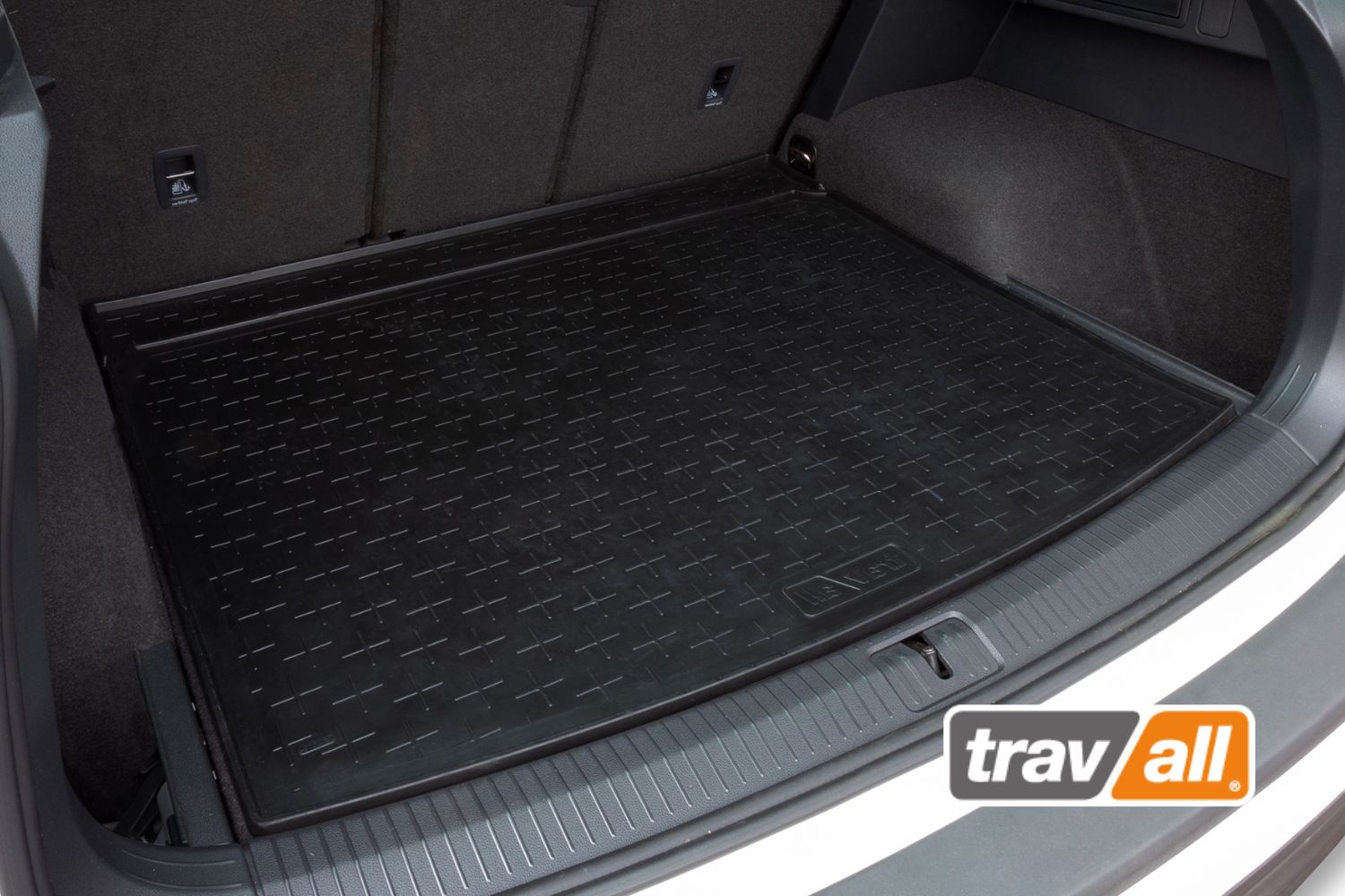 Bei Travall kann man Kofferraumwannen und Gummifußmatten online kaufen. © Travall
