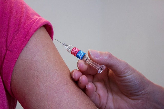 Reiseimpfung: So unterschiedlich reagieren PKV und GKV