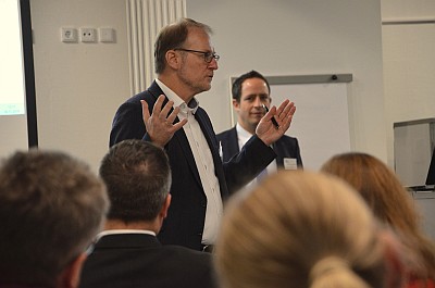 Im Seminar 'Absatzplanung und Bedarfsprognose verbessern' erklärt Prof. Dr. Götz-Andreas Kemmner,  wie man eine hohe Lieferbereitschaft mit geringeren Beständen erzielen kann